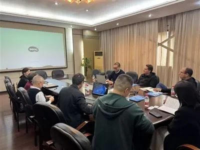 Vista Hydraulics jamoasi tekshirish va almashish uchun kompaniyamizga tashrif buyurib, transmissi...